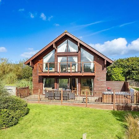 Skylark Sleeps 8 Private Hot Tub & Dogs Welcome Nr Padstow, Resort Pool Bar & Watersports St Columb Major Exteriér fotografie