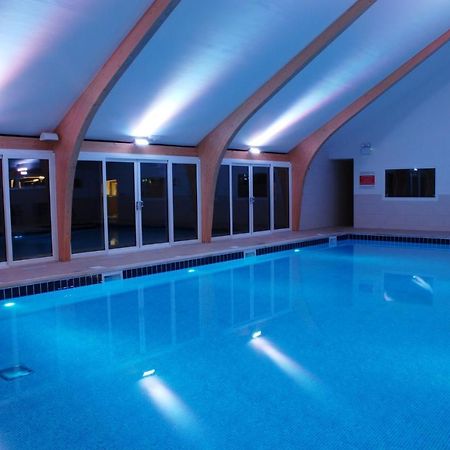 Skylark Sleeps 8 Private Hot Tub & Dogs Welcome Nr Padstow, Resort Pool Bar & Watersports St Columb Major Exteriér fotografie