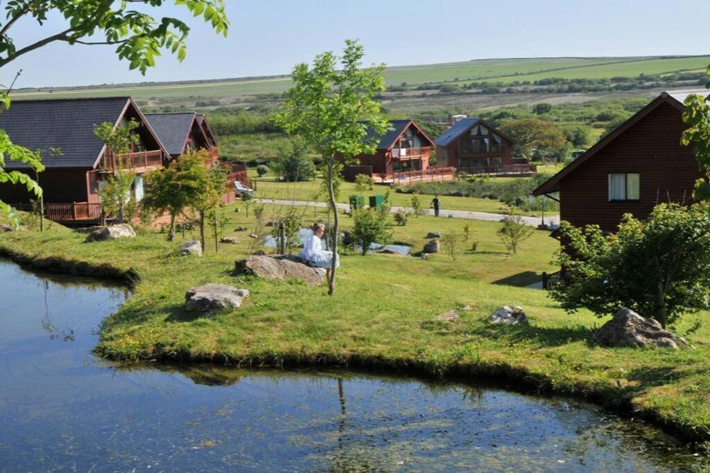 Skylark Sleeps 8 Private Hot Tub & Dogs Welcome Nr Padstow, Resort Pool Bar & Watersports St Columb Major Exteriér fotografie