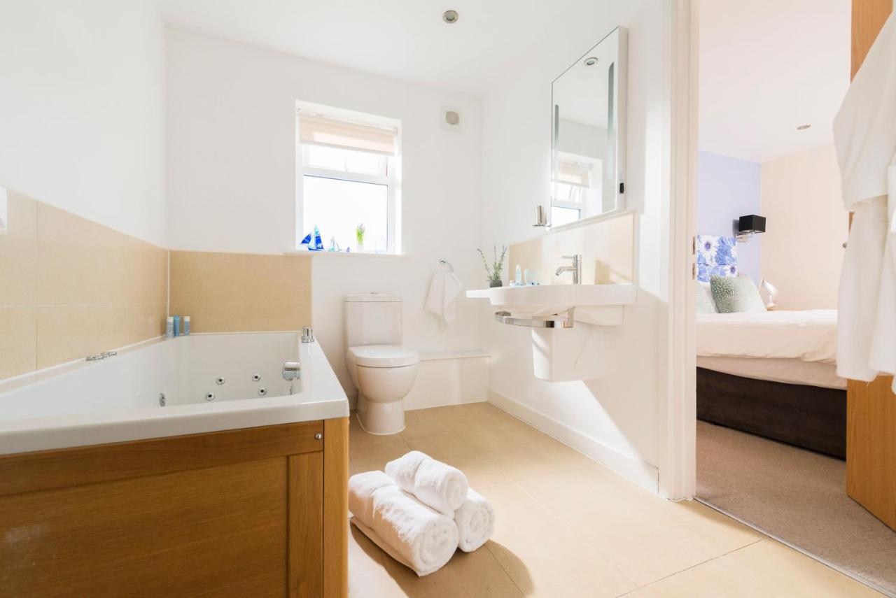 Skylark Sleeps 8 Private Hot Tub & Dogs Welcome Nr Padstow, Resort Pool Bar & Watersports St Columb Major Exteriér fotografie