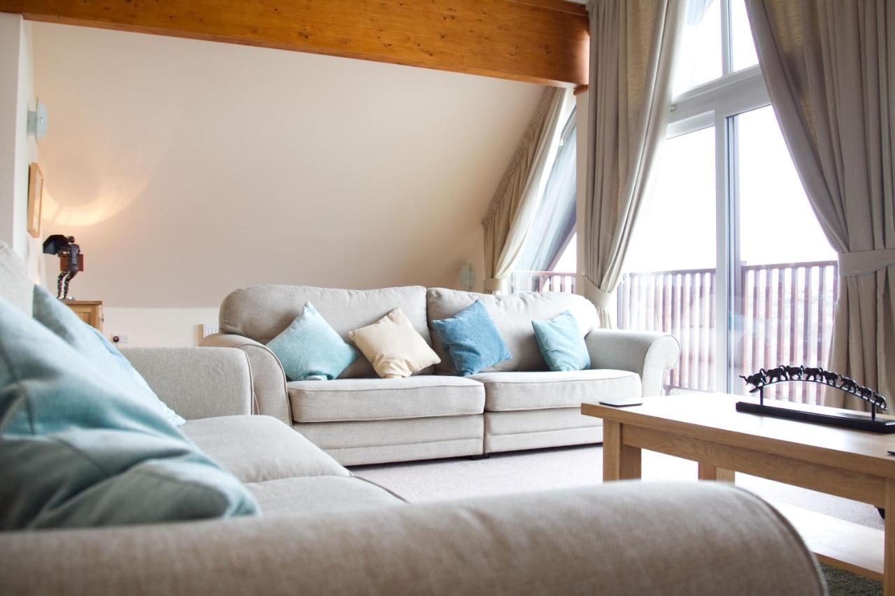 Skylark Sleeps 8 Private Hot Tub & Dogs Welcome Nr Padstow, Resort Pool Bar & Watersports St Columb Major Exteriér fotografie